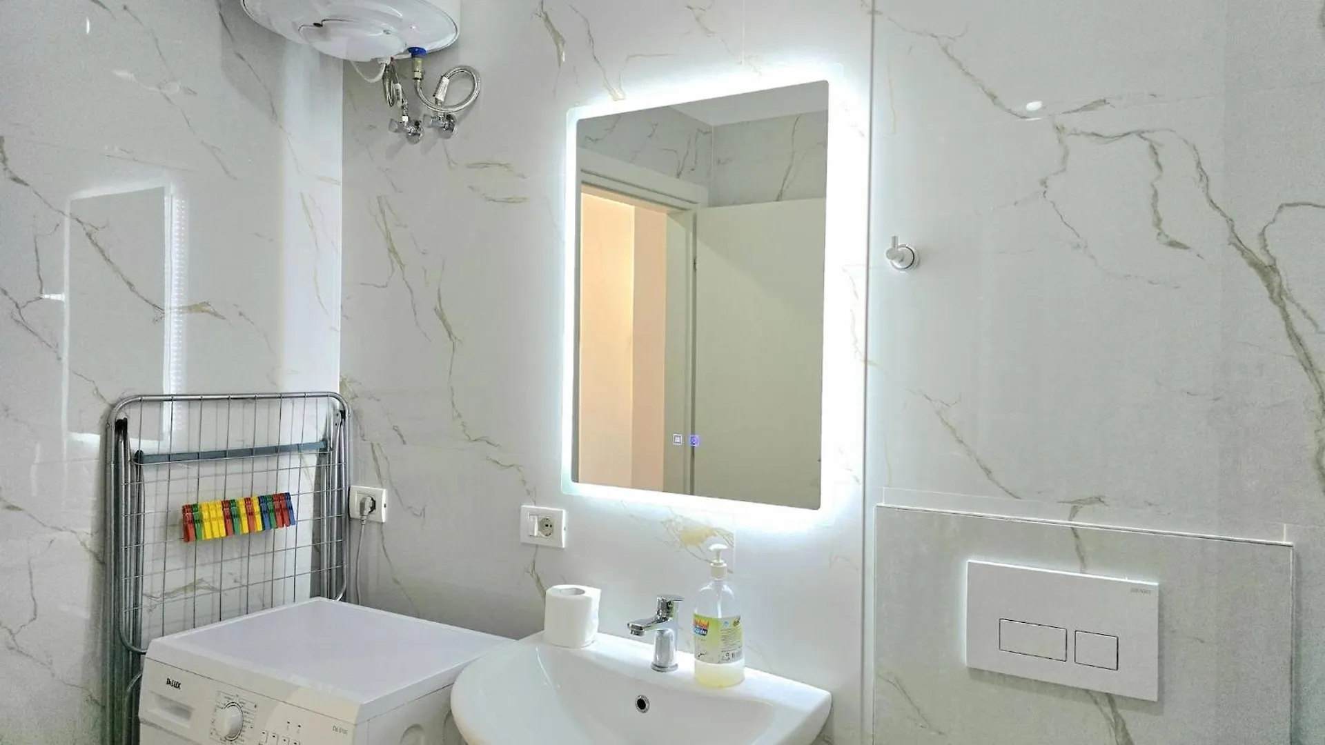 Cozy Apartment With Private Balcony, Saranda