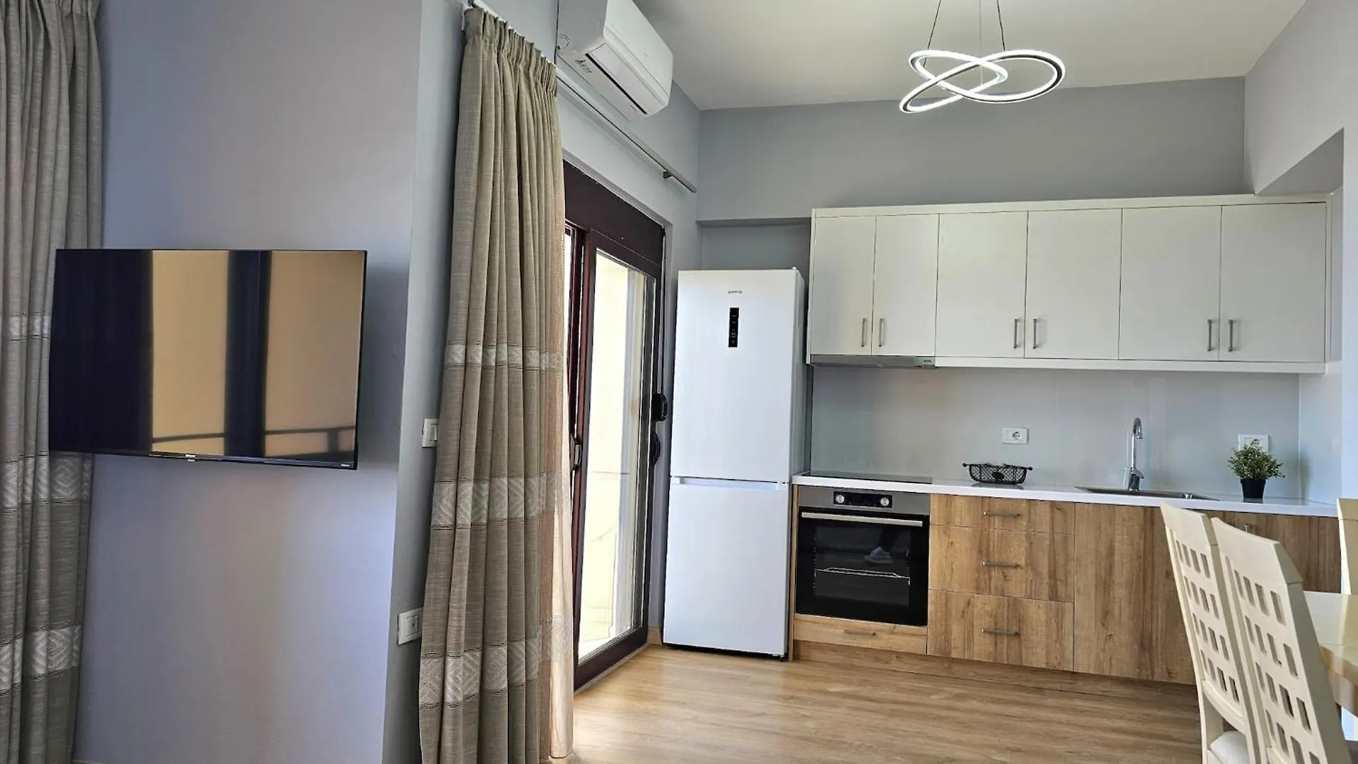 Cozy Apartment With Private Balcony, Saranda