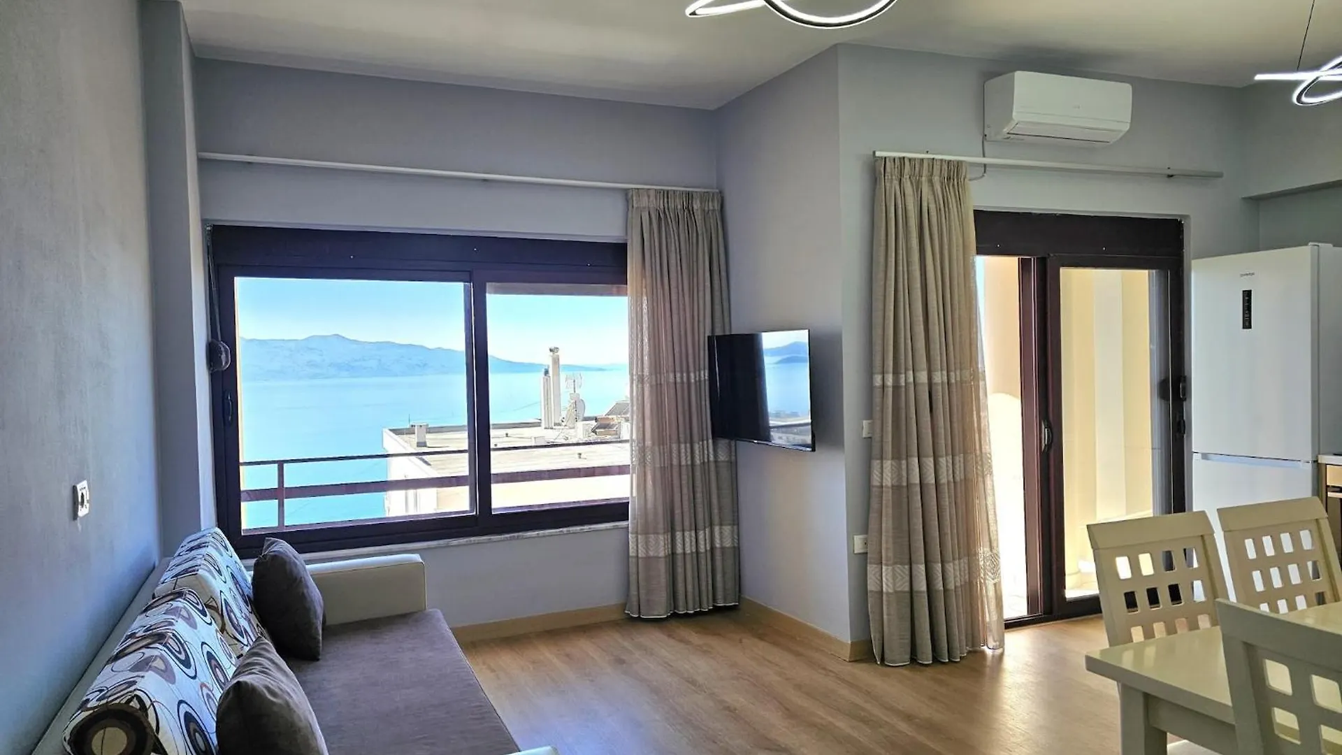 Cozy Apartment With Private Balcony, Saranda