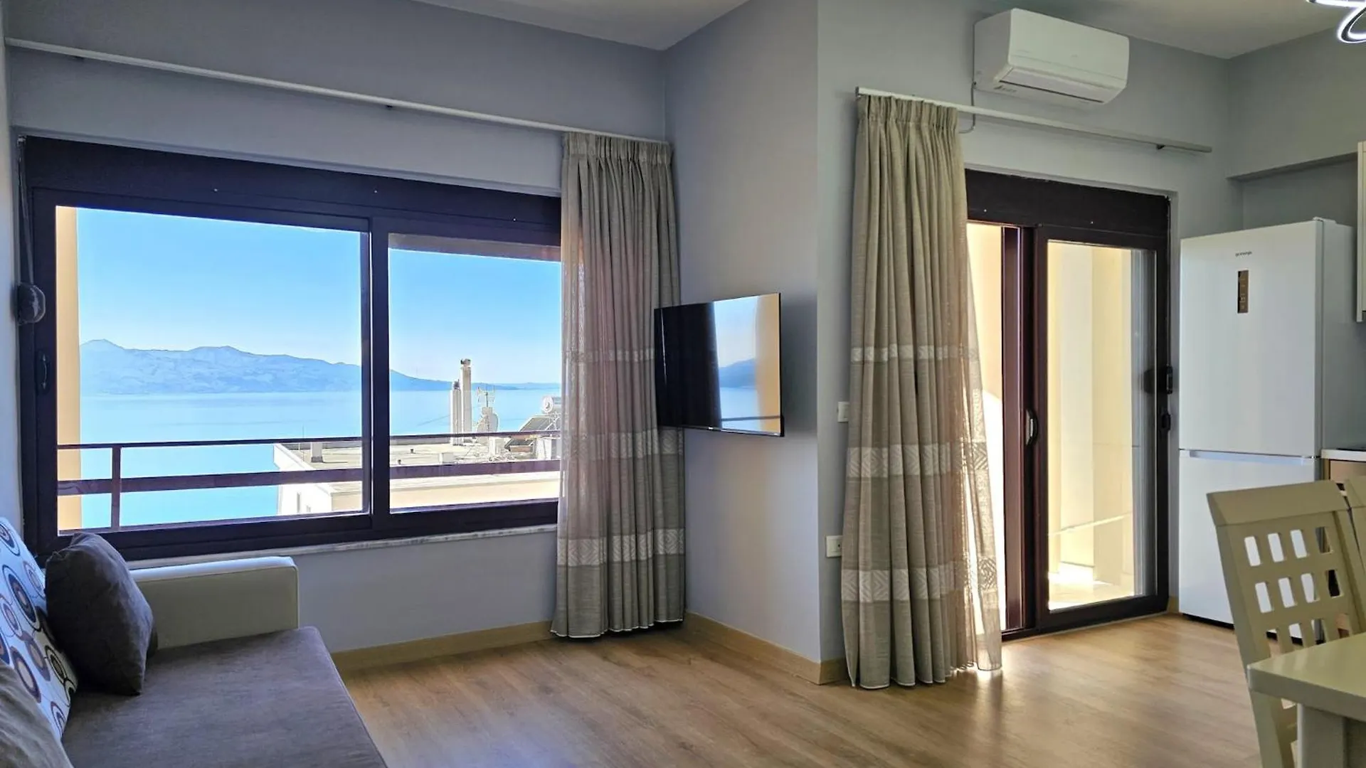 Cozy Apartment With Private Balcony, Saranda